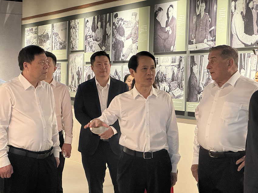 飞虎队历史图片展重庆启幕 3118云顶集团集团受邀出席并揭幕